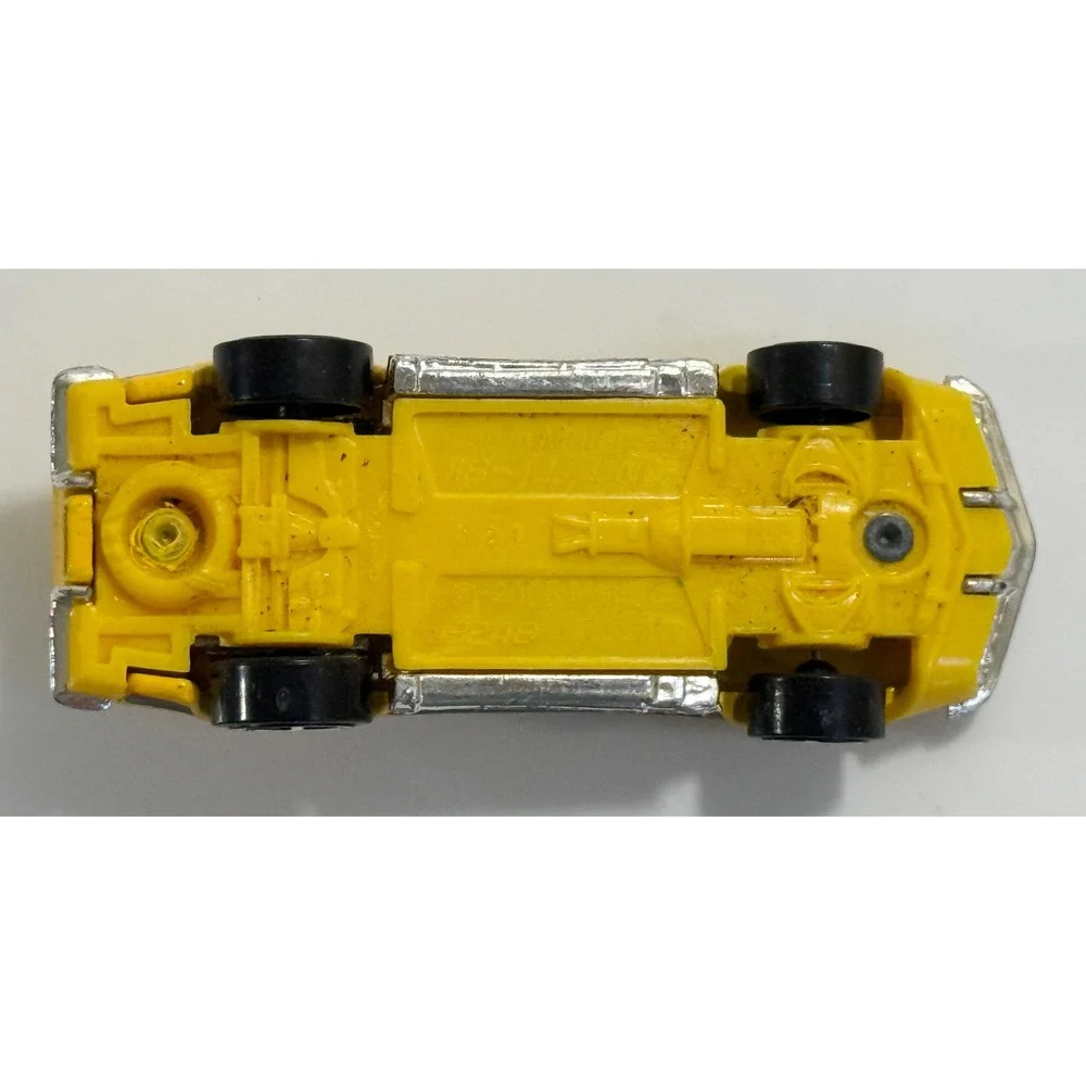 Hot‎ Wheels 1969 Corvette Stingray 1/64 Yellow Black Red Racing Stripes 2005